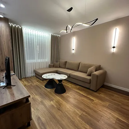 Tiranaglowapartament شقة *